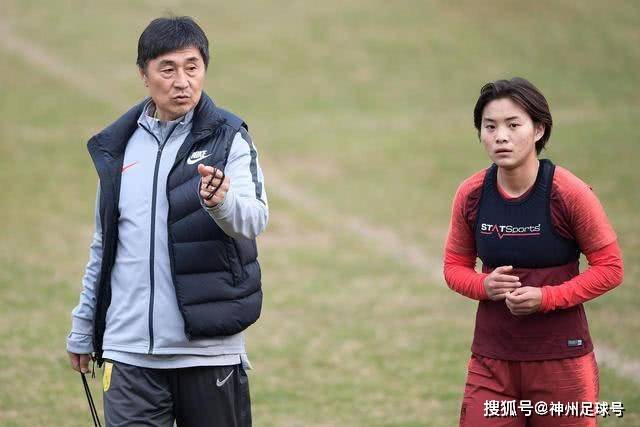 外线没投开！24号秀卡尔三分球8中1拿到17分3板1助