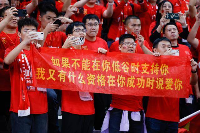 隆戈：米兰坚持对莱奥6000万欧要价，可能接受先租后买方案