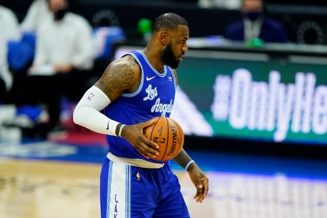 鲨鱼东游！2004的今天湖人将大鲨鱼奥尼尔交易至热火！